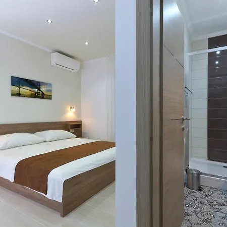 Cavar, Close To The Lejlighed Makarska