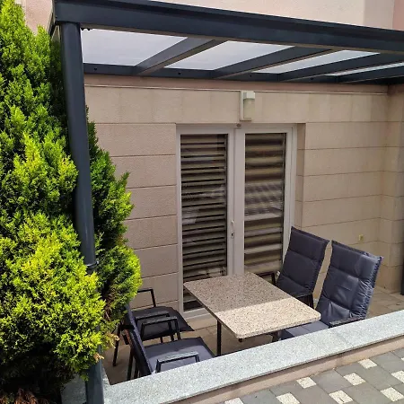 Cavar, Close To The Lejlighed Makarska