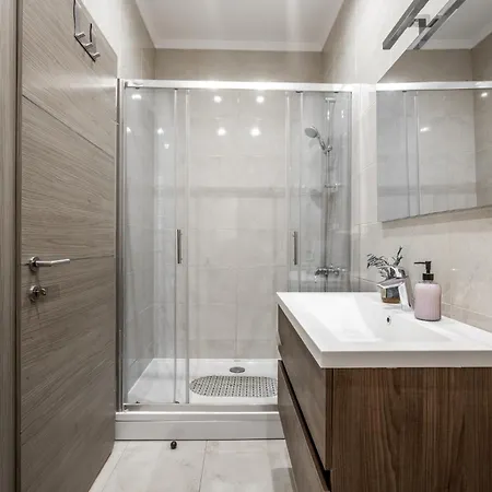 Lejlighed Cavar, Close To The