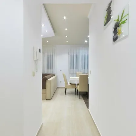 Cavar, Close To The