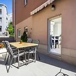 Cavar, Close To The