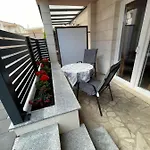 Cavar, Close To The