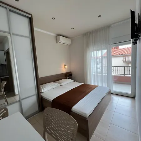 Cavar, Close To The Apartamento Makarska