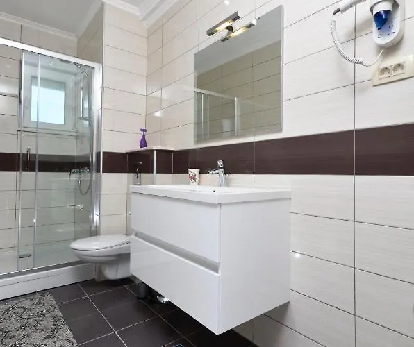 Cavar, Close To The Apartamento