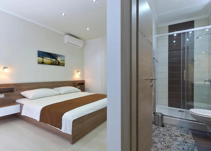 Cavar, Close To The Apartamento Makarska