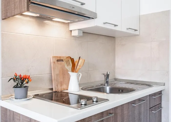 Cavar, Close To The Apartamento Makarska