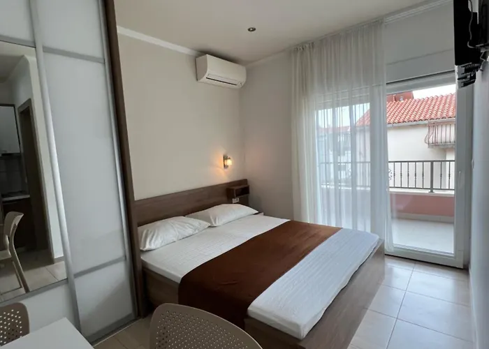 Cavar, Close To The Apartamento Makarska